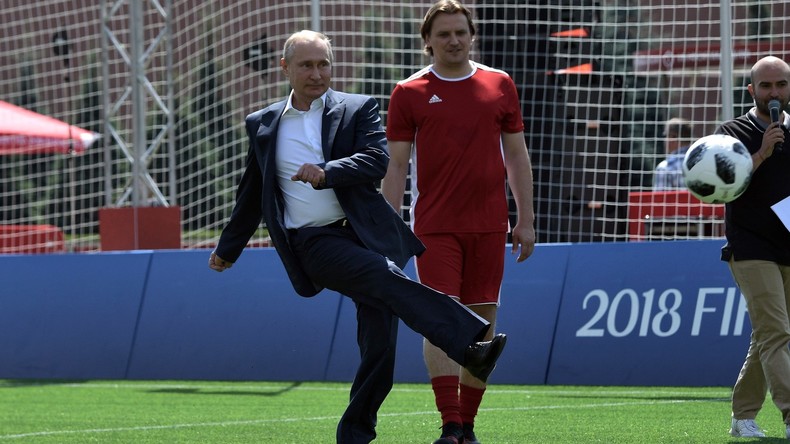 "Die ganze Welt sieht diese fantastische Party hier" - Putin und Infantino üben Elfmeterschießen