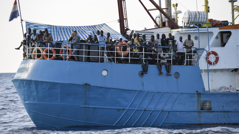  Salvini: "NGO-Rettungsschiffe werden Italien nur auf Postkarten zu sehen bekommen" 