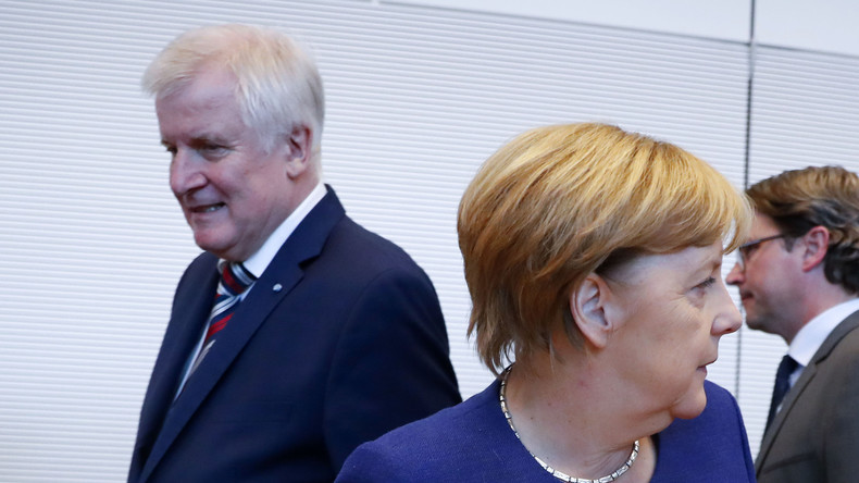 Asylstreit: Seehofer verschärft Konfrontation mit Merkel 