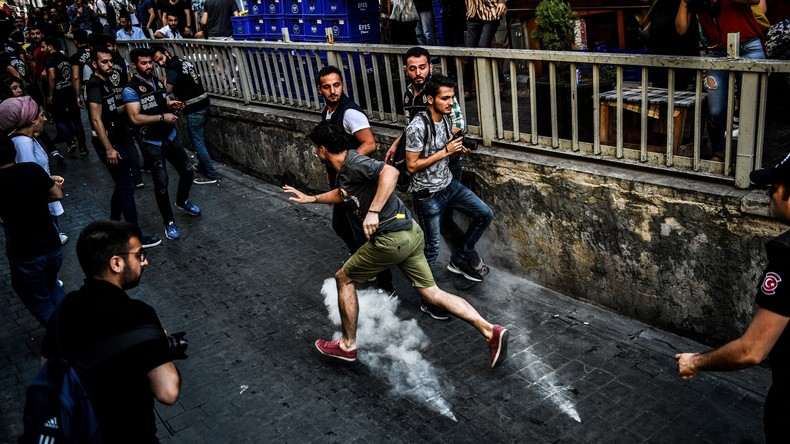 Gay-Pride-Parade in Istanbul verhindert  – Polizei setzt Tränengas ein 