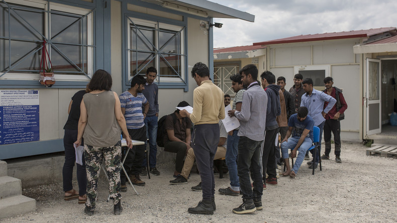 Griechische Polizei nimmt Migranten mit gefälschten Pässen fest