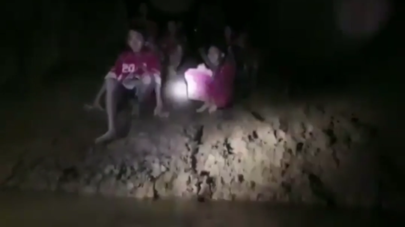Thailand: Fußballteam zehn Tage in überfluteter Höhle verschollen - 12 Jungen und ihr Trainer leben