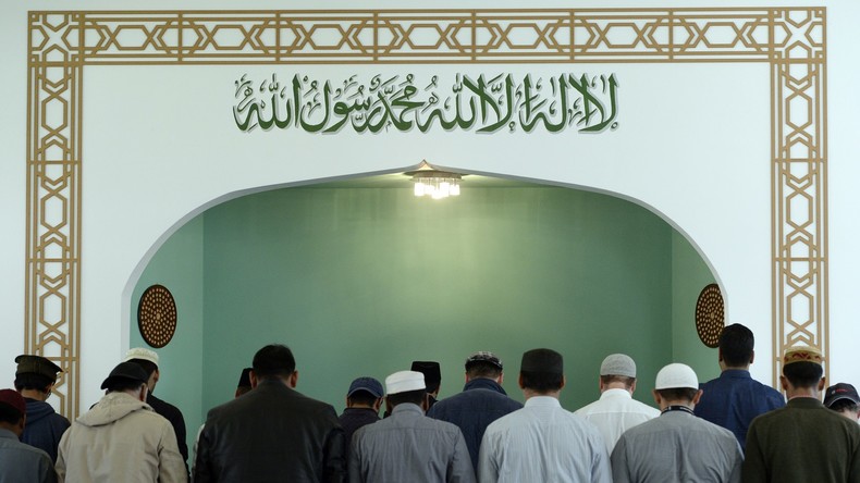 Moschee-Besuch des Sohnes verweigert - 50 Euro Bußgeld für Eltern 