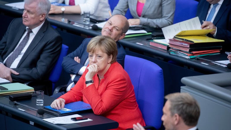 Entscheidung im Asylstreit? - Seehofer reist nach Wien, Merkel trifft Orbán 