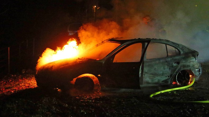 Brandanschlag auf Auto einer Fahrerin in Saudi-Arabien: Polizei verhaftet zwei Verdächtige