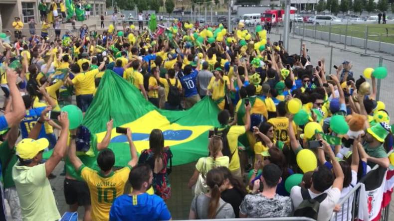 Was für eine Stimmung! - Brasilianische Fußballfans bringen Party nach Kasan 
