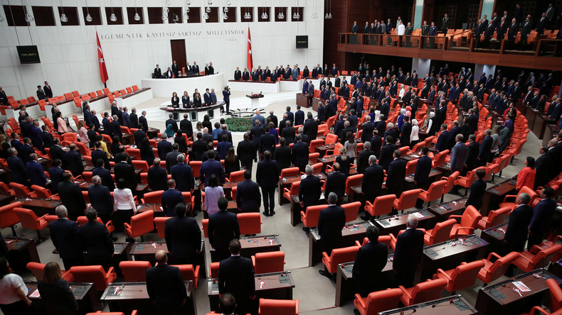 Neues türkisches Parlament nimmt Arbeit auf