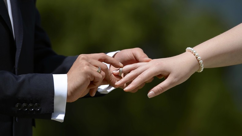 In guten wie in schlechten Zeiten: Ehescheidungen auf niedrigstem Stand seit 25 Jahren 