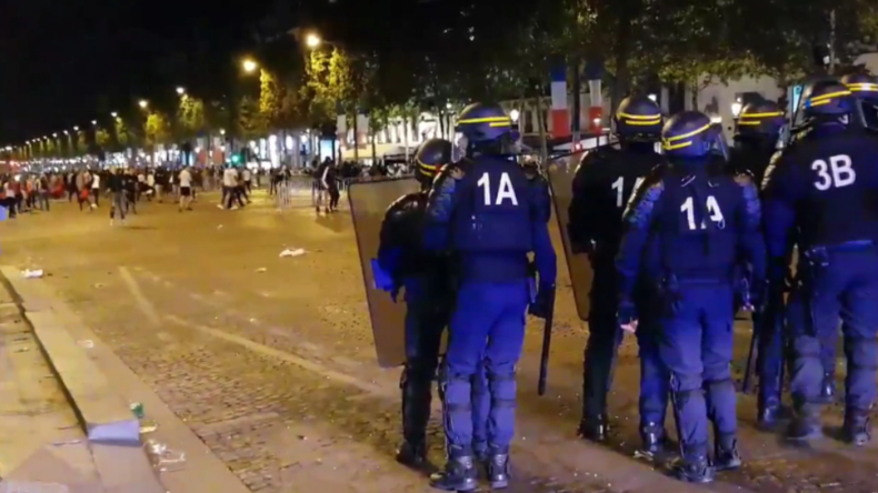Tränengas und Verletzte - Ausnahmezustand in Paris nach Frankreichs Einzug ins WM-Finale