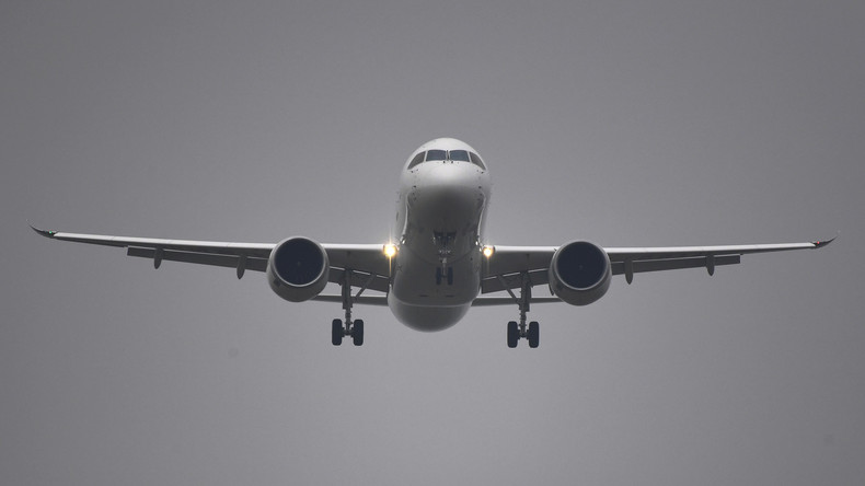 Flugzeug sackt über 7.000 Meter in zehn Minuten ab – Piloten des Rauchens im Cockpit verdächtigt