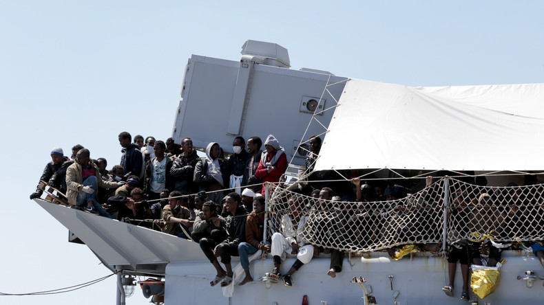 Italien weist Schiff mit 450 Migranten ab