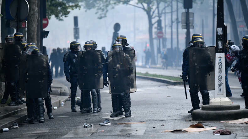 Macron-Mitarbeiter soll Demonstranten geschlagen haben 
