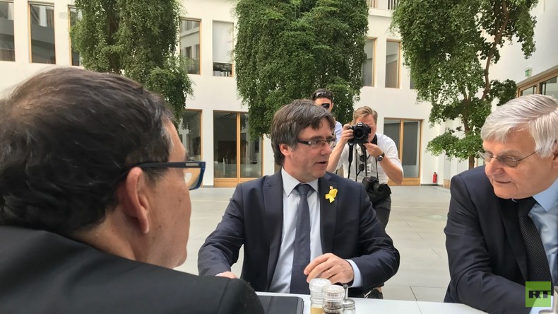 LIVE: Der frühere katalanische Präsident Puigdemont gibt Pressekonferenz in Berlin 
