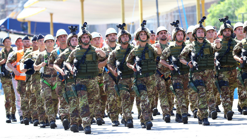 Italien reißt aus: Neue Regierung kürzt trotz Versprechen an Trump Militärausgaben