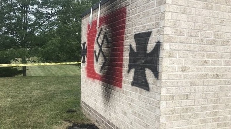 Nazi-Flagge an Synagogen-Schuppen in Indiana geschmiert