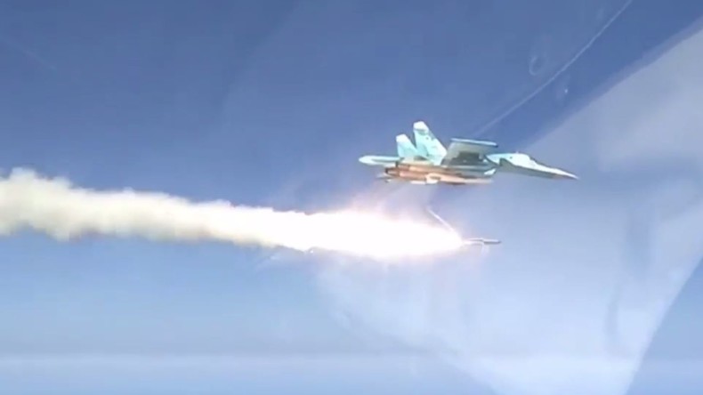 Training der russischen Luftwaffe über dem Kaspischen Meer