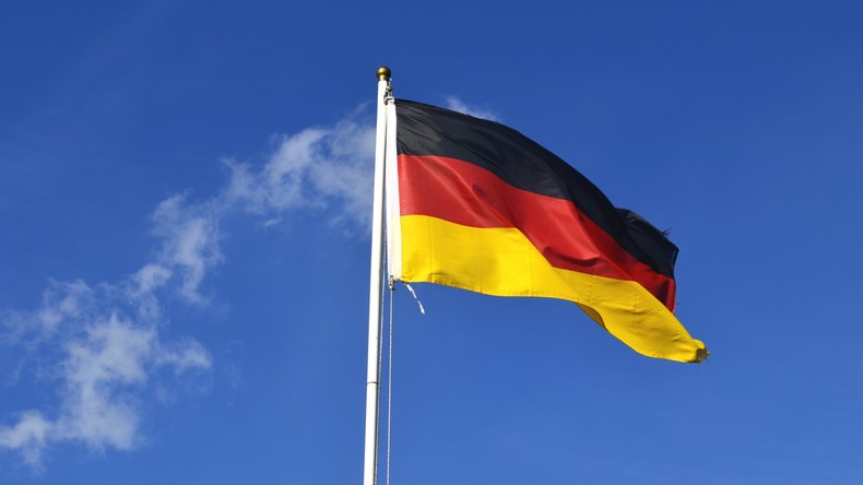 Zerschnittene Deutschlandfahne ins Netz gestellt – 2.500 Euro Strafe