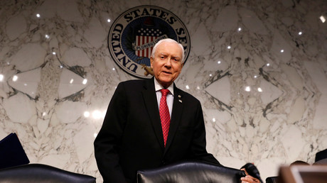 Ja, er lebt noch: US-Senator Hatch macht sich über Google lustig, das ihn für tot hält