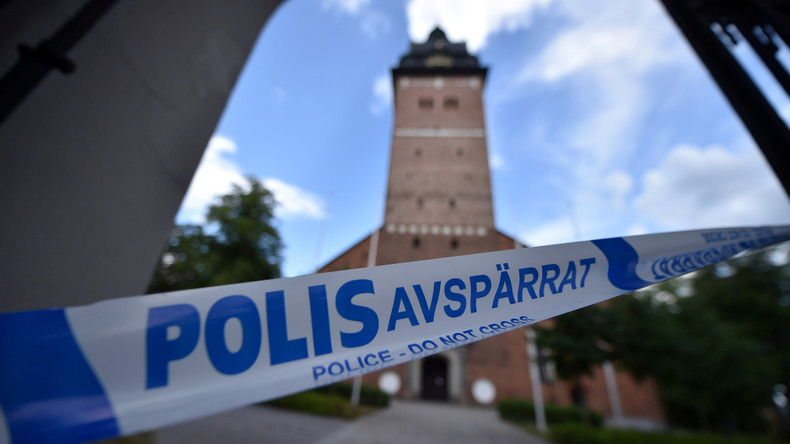 Schwedens Polizei erschießt Autisten mit Down-Syndrom, der Spielzeugwaffe trägt