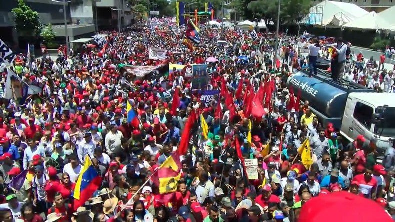 Venezuela: Zehntausende gehen in Caracas für Maduro auf die Straße
