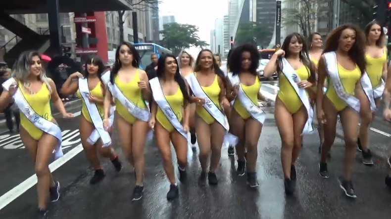 Eröffnung von "Miss Bum Bum": Teilnehmerinnen laufen in Sao Paulo um die Wette