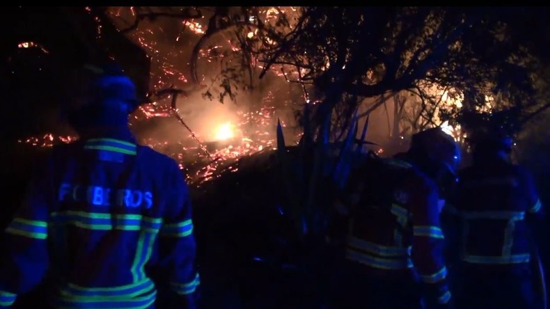 Portugal: Feuerwehrleute kämpfen mit Waldbränden an der Südküste Portugals
