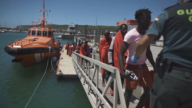 Spanien: Rettungsschiff mit 37 Migranten an Bord legt in Barbate an