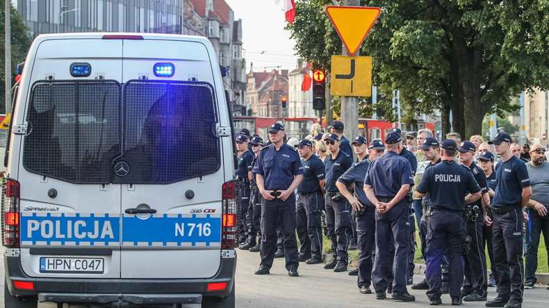 Polen: Fast alle Polizisten einer Stadt melden sich krank wegen Überarbeitung