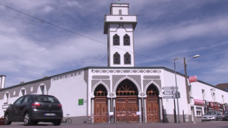 Absicht? PKW rast in Moschee in Frankreich: "Zehn Minuten früher und es wäre ein Massaker gewesen" 