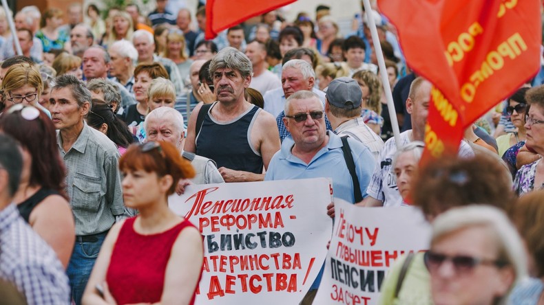 Gibt es ein Referendum? Proteste gegen die Rentenreform in Russland nehmen zu (Video)