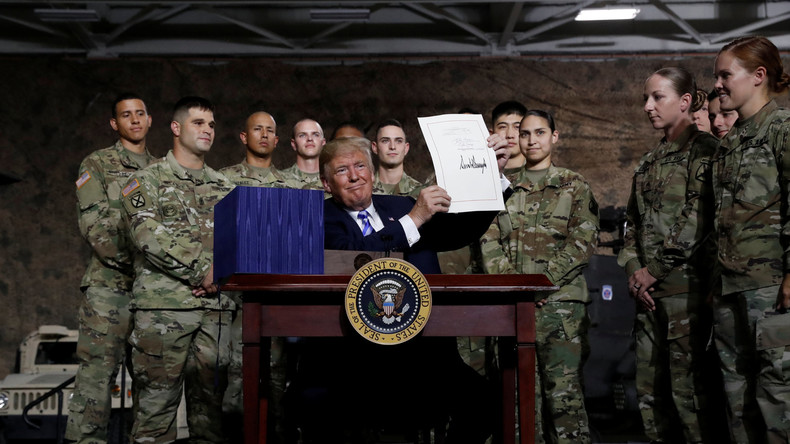 Militärbudget in Rekordhöhe: Donald Trump unterzeichnet Gesetz zum Verteidigungsetat 