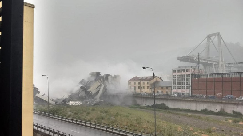 Überlebende aus Trümmern der Autobahnbrücke in Genua gezogen 
