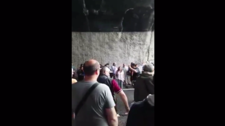 Genua: "Sie könnte jederzeit weiter einstürzen" - Polizei verjagt Menschen von Morandi-Brücke