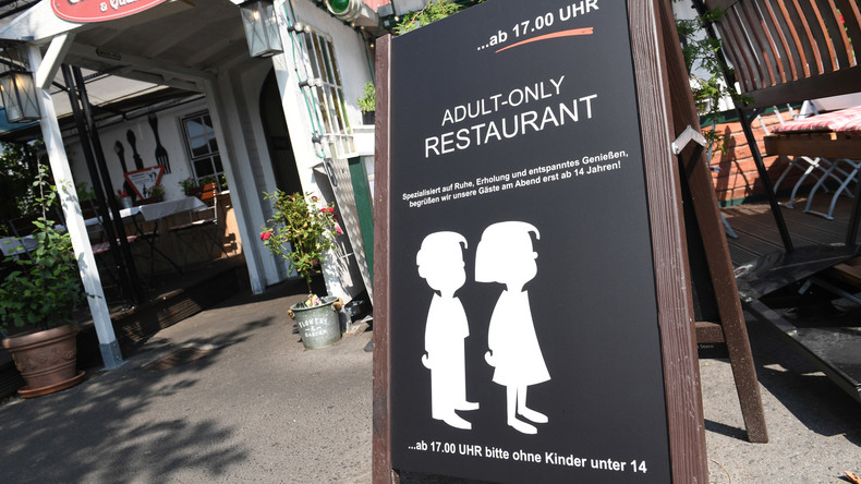 Unter 14 im Restaurant unerwünscht: Sind die Kinder das Problem oder eher die Eltern?