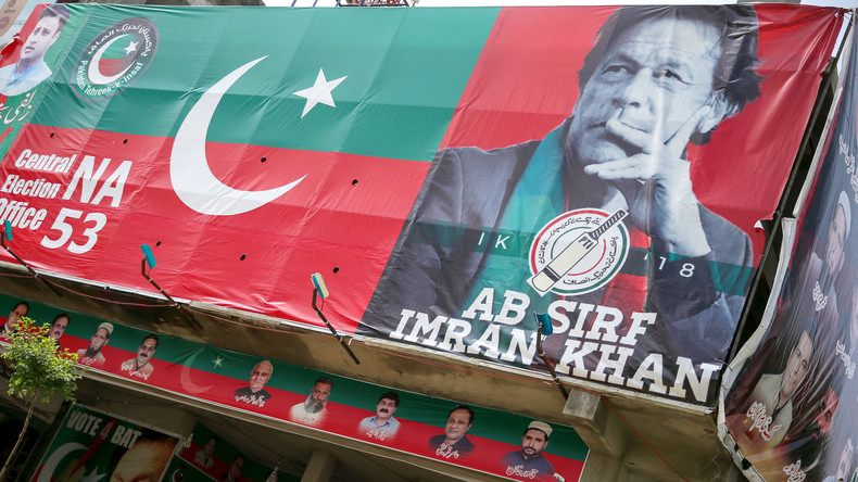 Pakistans Premier Imran Khan legt Amtseid ab