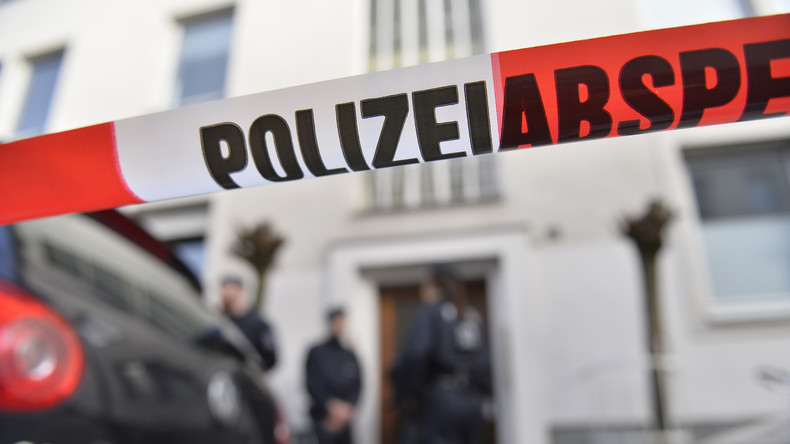 Düsseldorf: 36-Jährige stirbt nach Messerattacke - Verdächtiger flieht