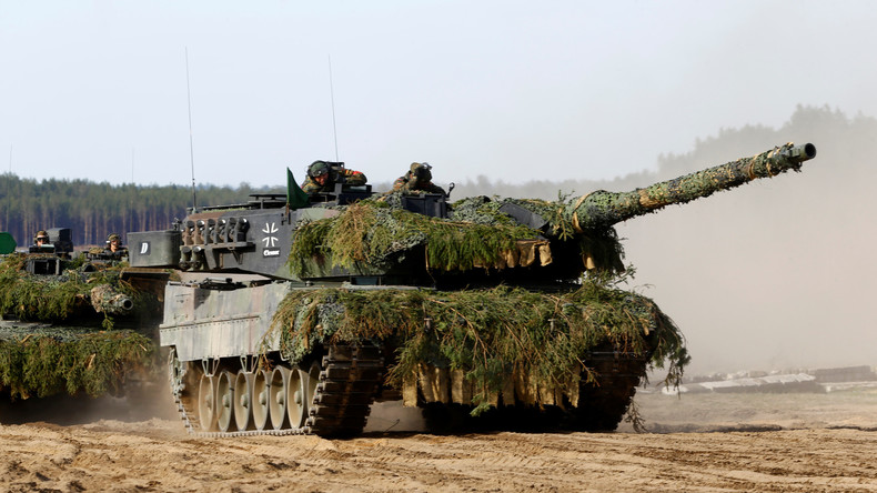Deutschland bereitet sich auf "Speerspitze" vor und schickt über 100 Panzer an Grenze zu Russland