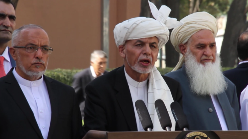 Afghanistan: Taliban-Rakete schlägt bei Präsidenten-Rede ein - der bleibt cool und spricht weiter
