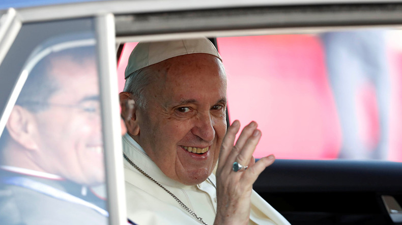 Papst trifft zu Besuch in Irland ein: Treffen und Mahnwachen für Missbrauchsopfer