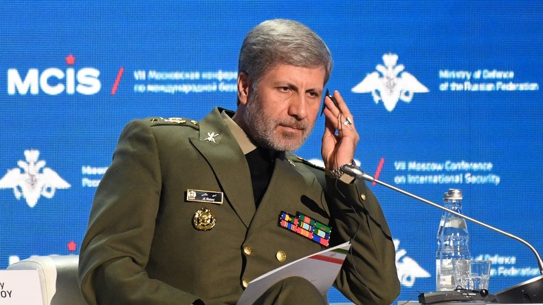 Irans Verteidigungsminister Amir Hatami trifft zu Gesprächen in Syrien ein