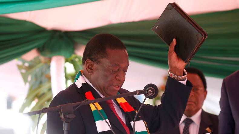 Emmerson Mnangagwa leistet Amtseid als Simbabwes Präsident