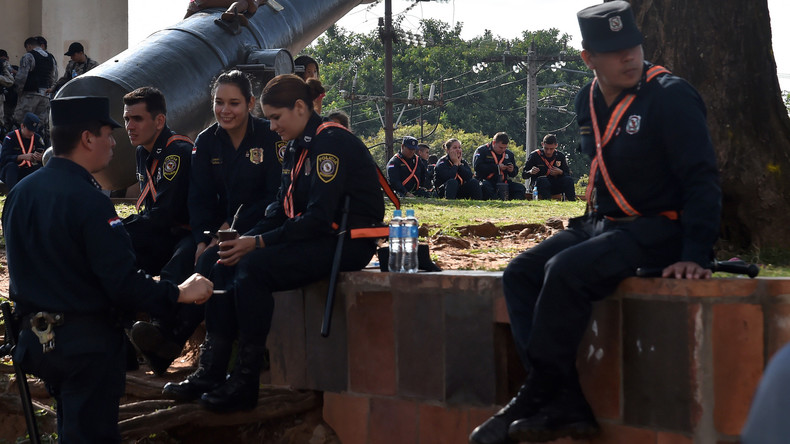 Paraguay: Diebe stehlen der Polizei Dutzende Gewehre und ersetzen sie durch Spielzeug-Nachbildungen