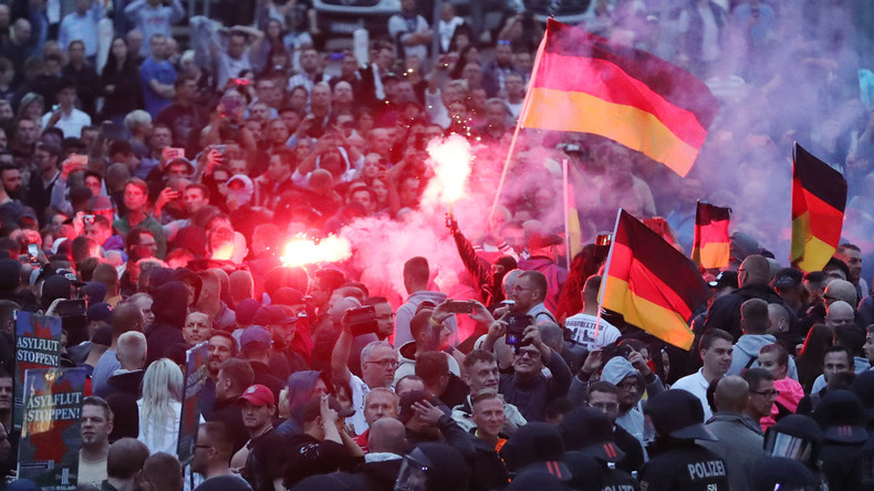 Hitlergruß gezeigt - Polizei Chemnitz ermittelt gegen zehn mutmaßliche Neonazis