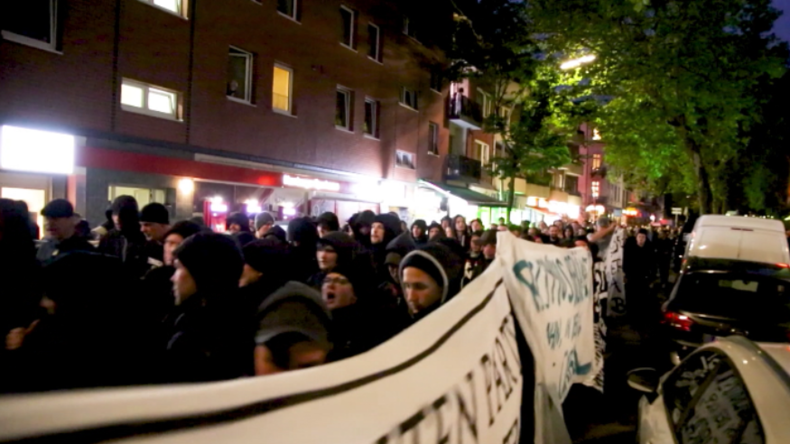 Hunderte Menschen protestieren in Hamburg und Köln gegen Rechte in Chemnitz