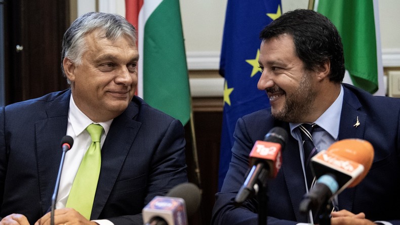 Orban und Salvini Seit’ an Seit’ beim Thema Migration (Video)