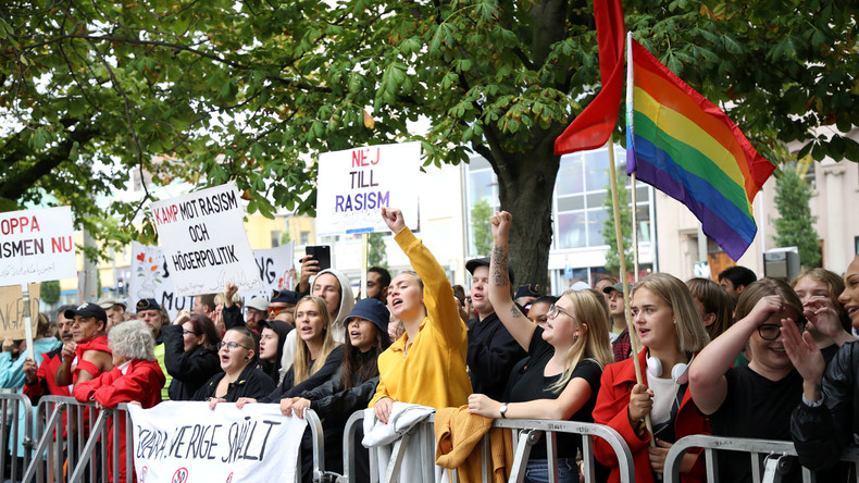 Schwedischer Wahlkampf: Mit Fäusten, Eiern und Tomaten gegen die neuen Rechten (Video)