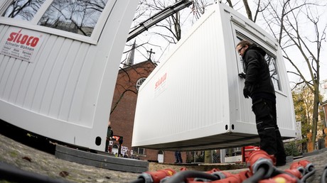 Für Gäste oder Yoga: Hamburg verkauft Flüchtlingshäuser bei Ebay