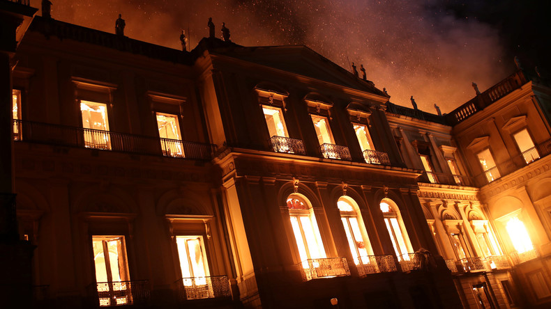 "Tragödie für Kultur Brasiliens": Großbrand im Nationalmuseum zerstört und beschädigt viele Exponate