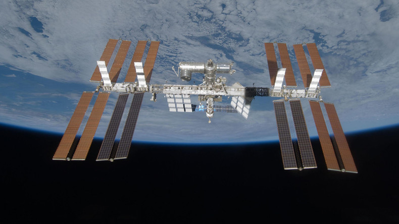 Russen flicken Luftleck auf ISS mit Zahnbürste und Panzerband - US-Kommandant verweigert Mitarbeit