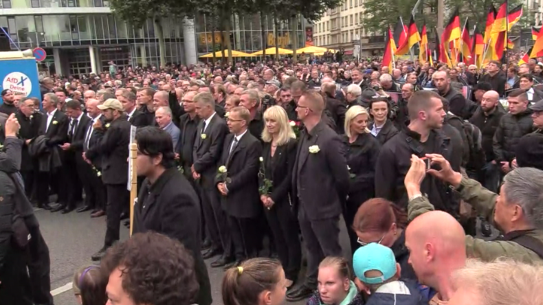 Chemnitz: Störungen und Proteste gegen AfD-Trauermarsch 